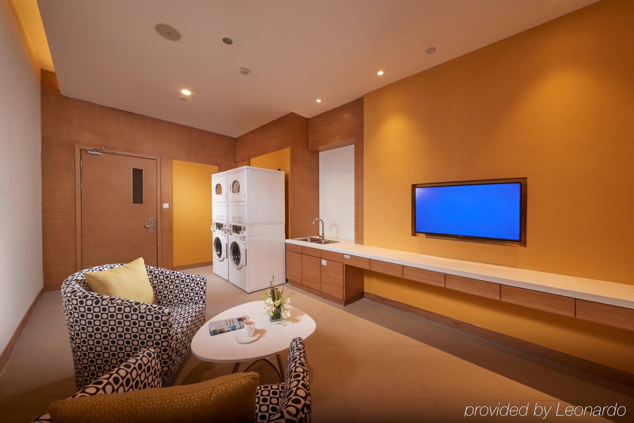 Holiday Inn Express Chengdu Huanhuaxi By Ihg-Near Jinsha Site Musem,Near Wuhou Temple Museum,Welcome Drinks,Free Gym,Free Self-Service Laundry Dış mekan fotoğraf
