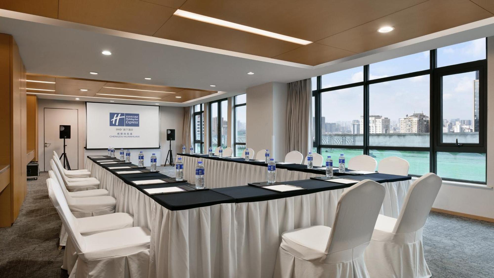 Holiday Inn Express Chengdu Huanhuaxi By Ihg-Near Jinsha Site Musem,Near Wuhou Temple Museum,Welcome Drinks,Free Gym,Free Self-Service Laundry Dış mekan fotoğraf