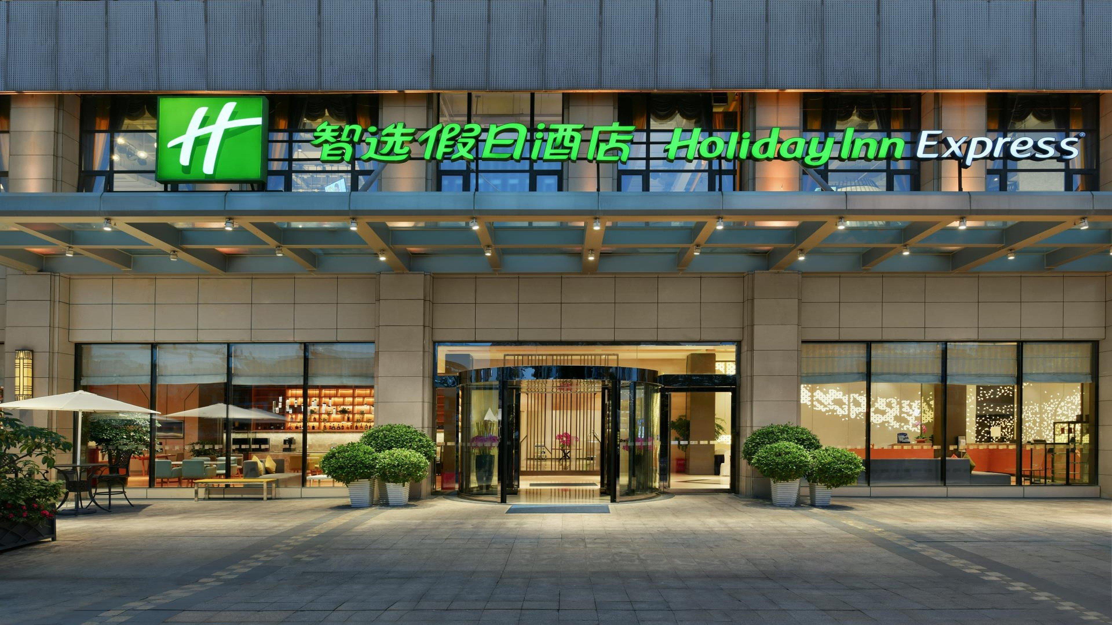 Holiday Inn Express Chengdu Huanhuaxi By Ihg-Near Jinsha Site Musem,Near Wuhou Temple Museum,Welcome Drinks,Free Gym,Free Self-Service Laundry Dış mekan fotoğraf