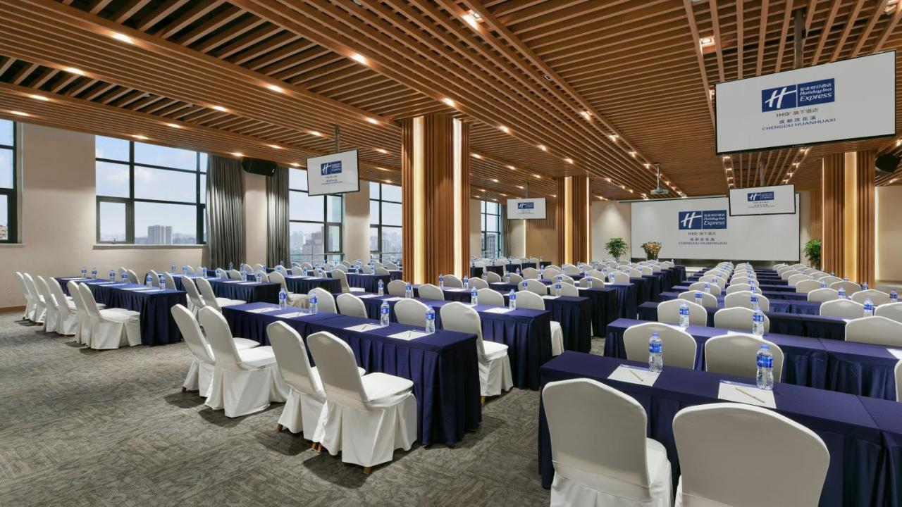 Holiday Inn Express Chengdu Huanhuaxi By Ihg-Near Jinsha Site Musem,Near Wuhou Temple Museum,Welcome Drinks,Free Gym,Free Self-Service Laundry Dış mekan fotoğraf