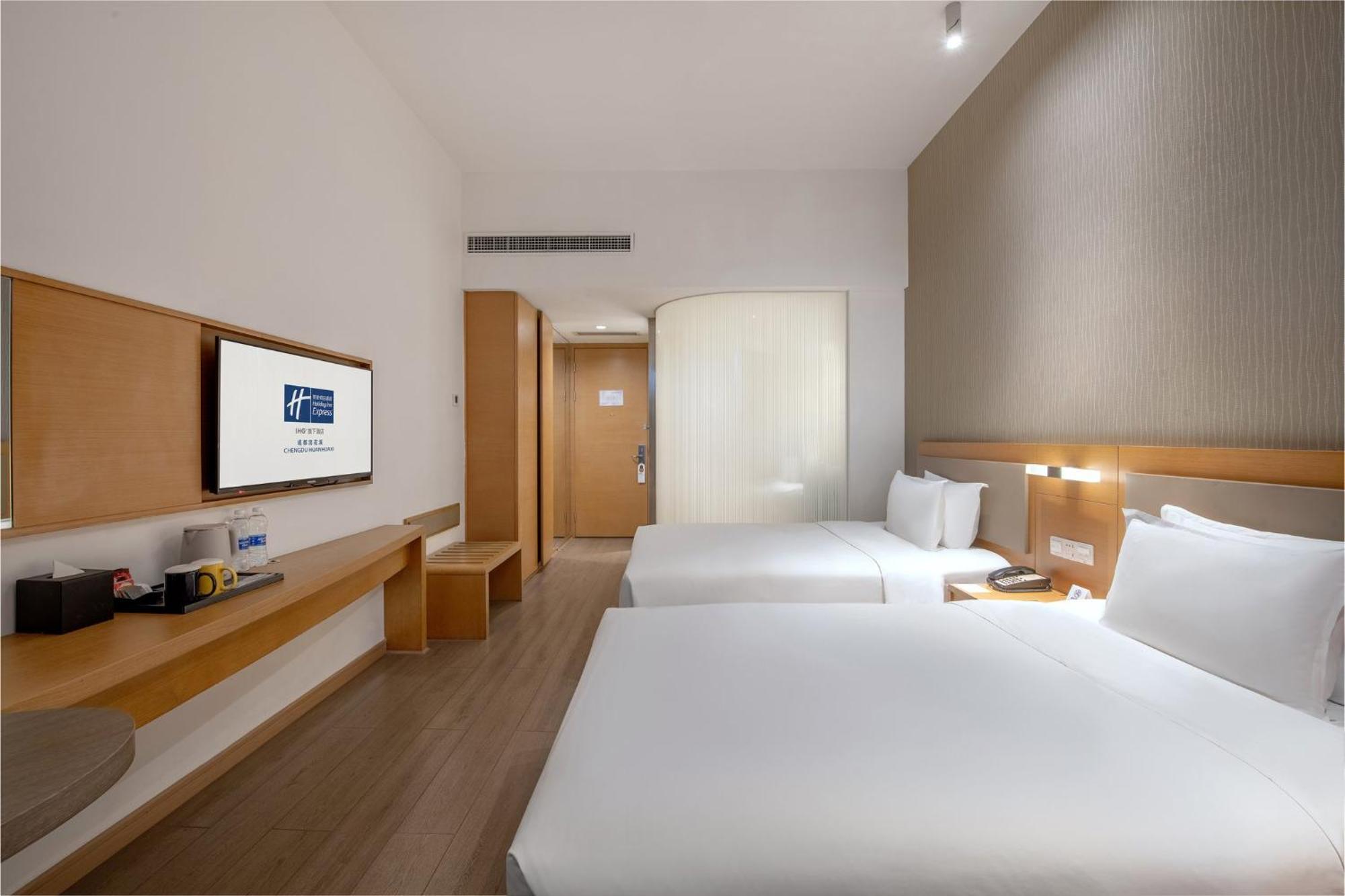 Holiday Inn Express Chengdu Huanhuaxi By Ihg-Near Jinsha Site Musem,Near Wuhou Temple Museum,Welcome Drinks,Free Gym,Free Self-Service Laundry Dış mekan fotoğraf