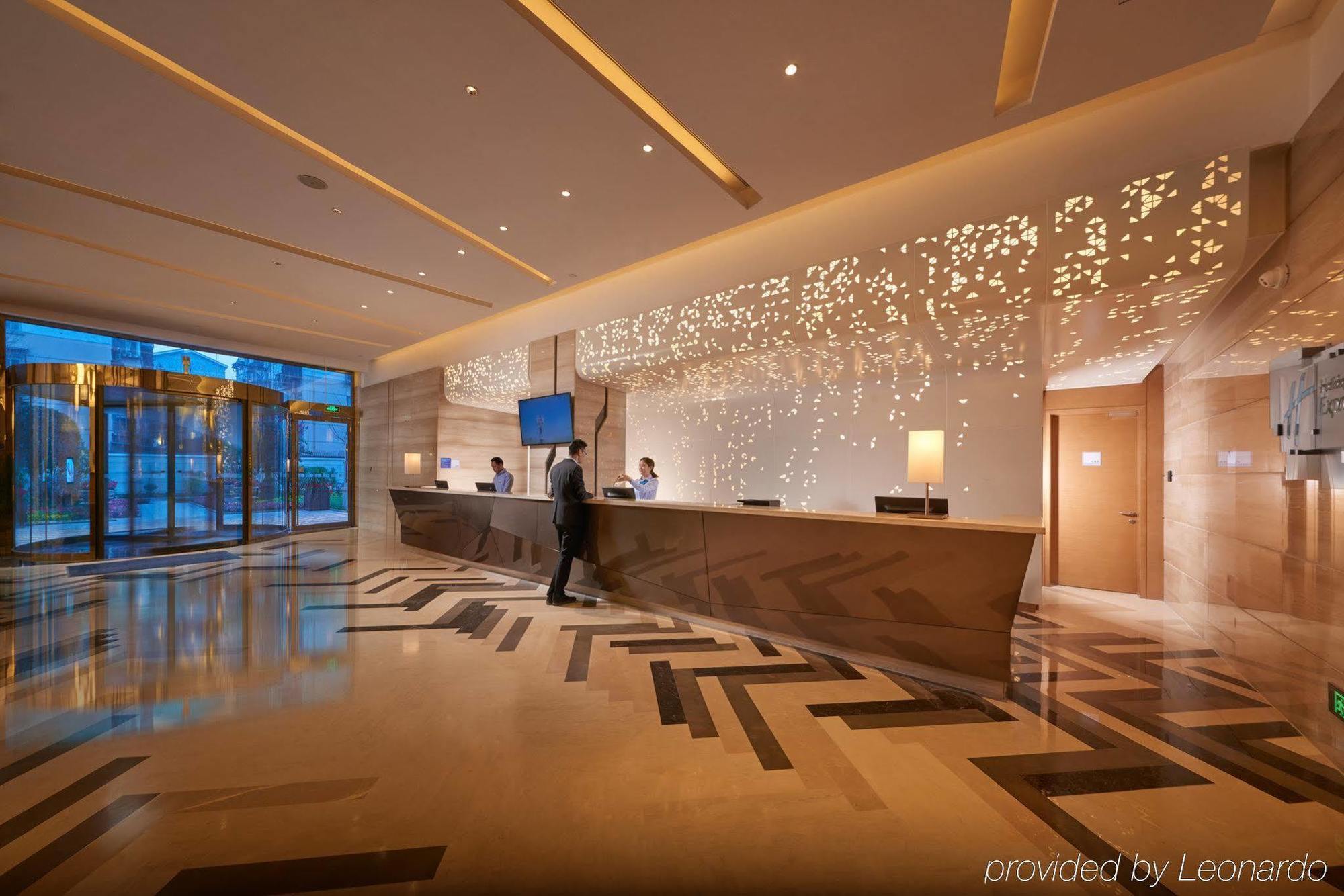 Holiday Inn Express Chengdu Huanhuaxi By Ihg-Near Jinsha Site Musem,Near Wuhou Temple Museum,Welcome Drinks,Free Gym,Free Self-Service Laundry Dış mekan fotoğraf
